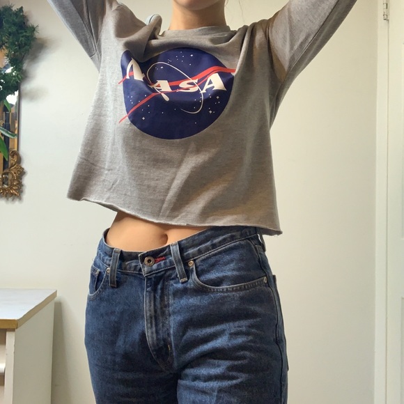 Grey cropped nasa shirt with stripes - Picture 2 of 3